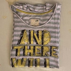 Bundle of 3 items 🛍 for $15, short sleeve Tee